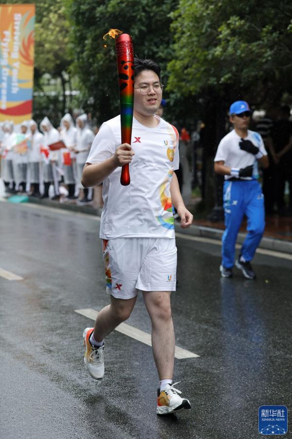 成都第31届世界大学生夏季运动会火炬传递圆满成功