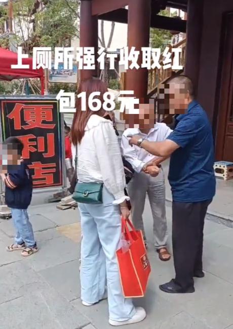 游客在云南一古镇上厕所被强收168元？回应：未经同意，商家是说气话