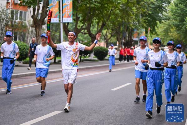 成都第31届世界大学生夏季运动会火炬传递圆满成功