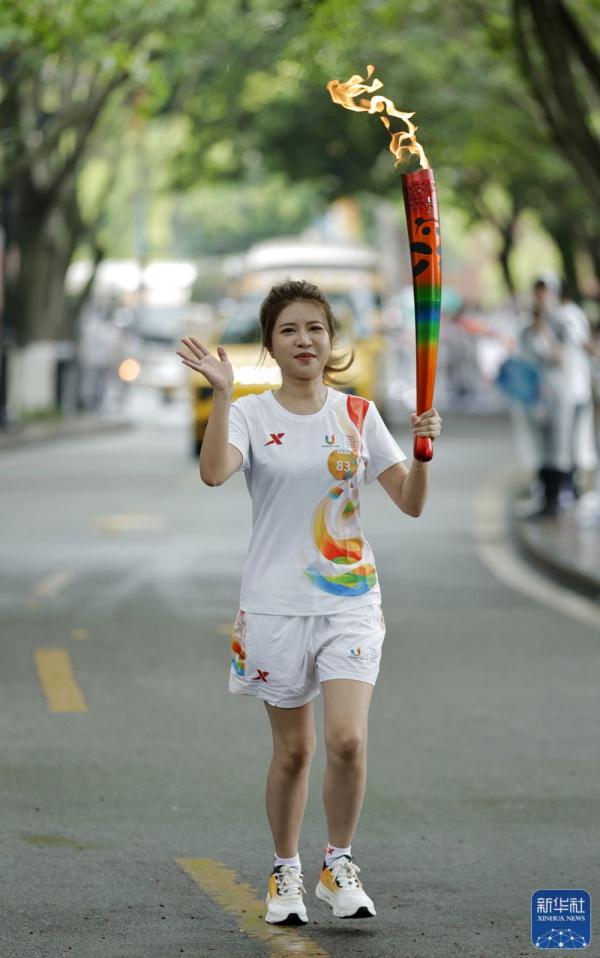 成都第31届世界大学生夏季运动会火炬传递圆满成功