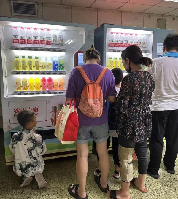 别胡说了！北京地铁可没禁止喝水