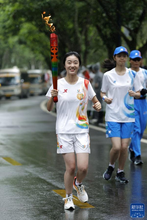 成都第31届世界大学生夏季运动会火炬传递圆满成功