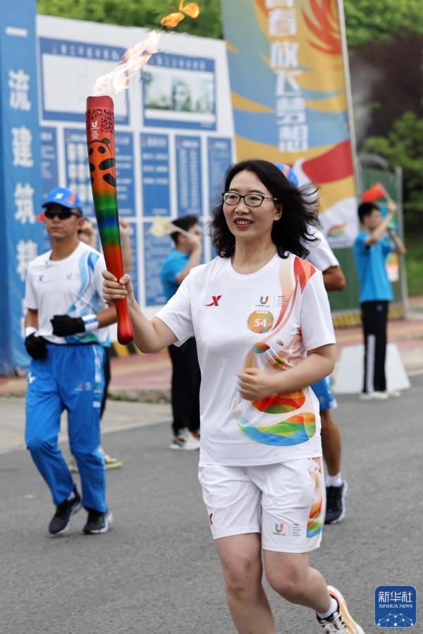 成都第31届世界大学生夏季运动会火炬传递圆满成功
