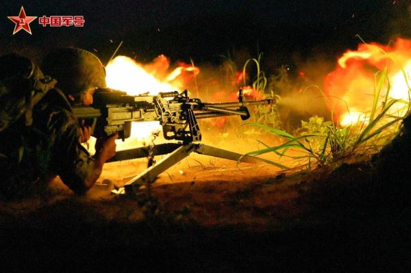 密林深处：第75集团军某旅跨昼夜进攻战斗演练掠影