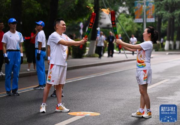 成都第31届世界大学生夏季运动会火炬传递圆满成功