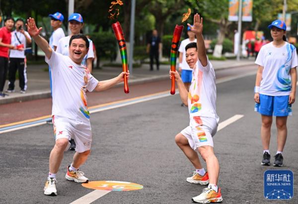 成都第31届世界大学生夏季运动会火炬传递圆满成功