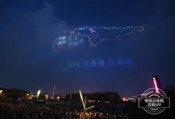 2023架无人机化为长春夜空中最亮的“星” 百万观众同观盛况