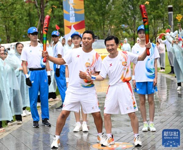 成都第31届世界大学生夏季运动会火炬传递圆满成功