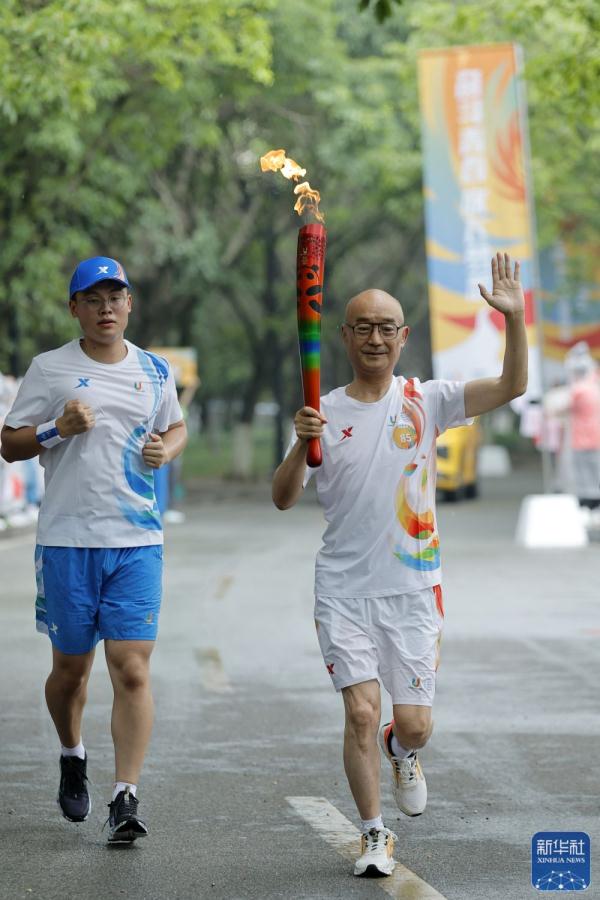 成都第31届世界大学生夏季运动会火炬传递圆满成功