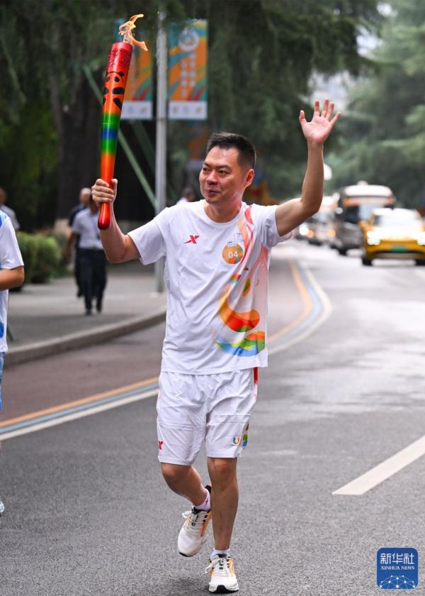 成都第31届世界大学生夏季运动会火炬传递圆满成功