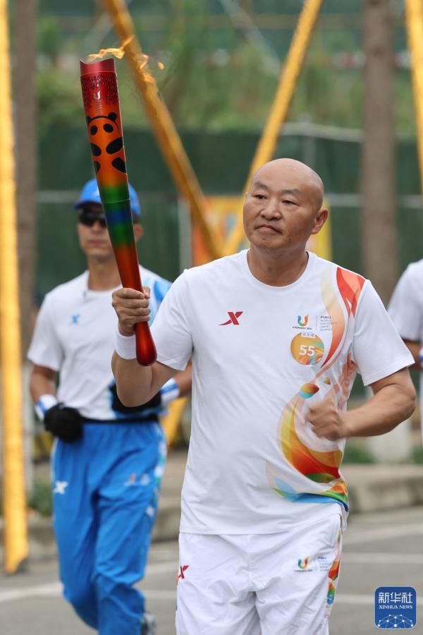 成都第31届世界大学生夏季运动会火炬传递圆满成功