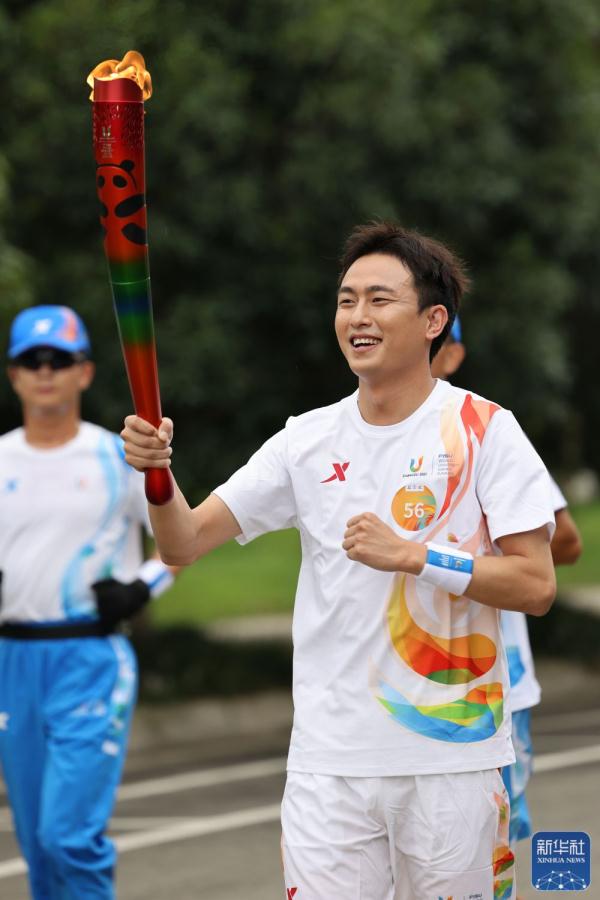 成都第31届世界大学生夏季运动会火炬传递圆满成功
