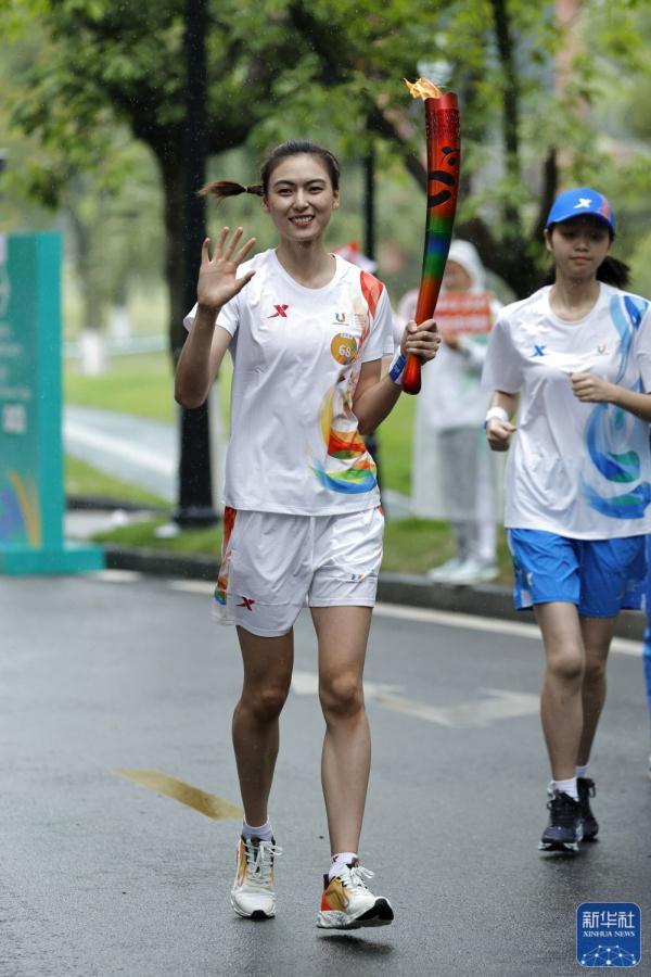 成都第31届世界大学生夏季运动会火炬传递圆满成功