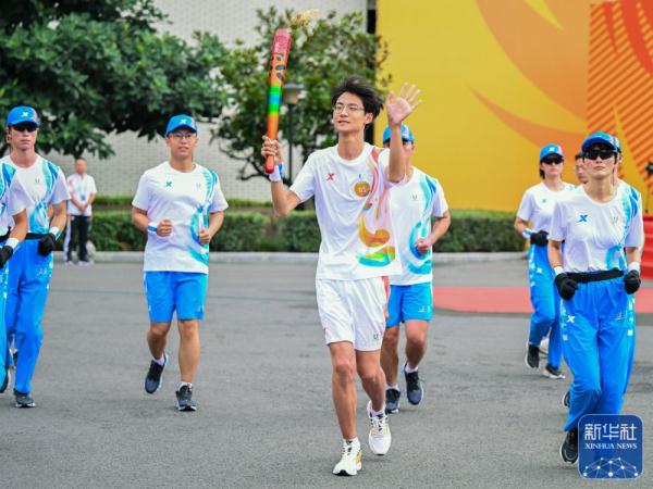 成都第31届世界大学生夏季运动会火炬传递圆满成功
