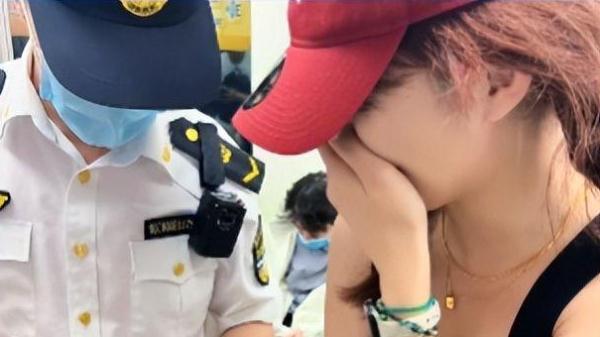女子地铁车厢内喝水被开罚单？当地最新回应