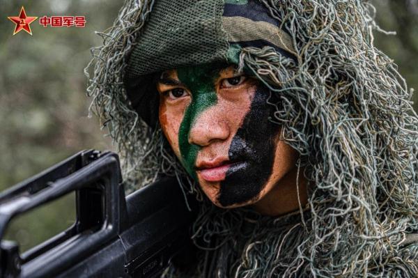 密林深处：第75集团军某旅跨昼夜进攻战斗演练掠影