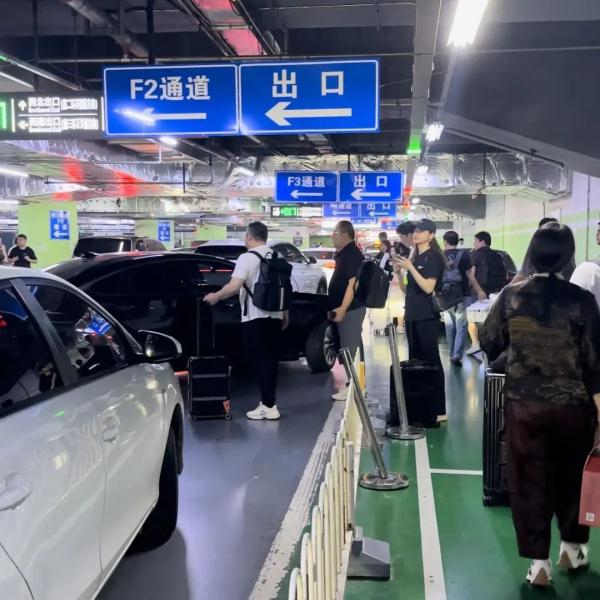 北京南站M层闷热难耐,官方:改善! 北京南站M层闷热难耐,官方:改善!