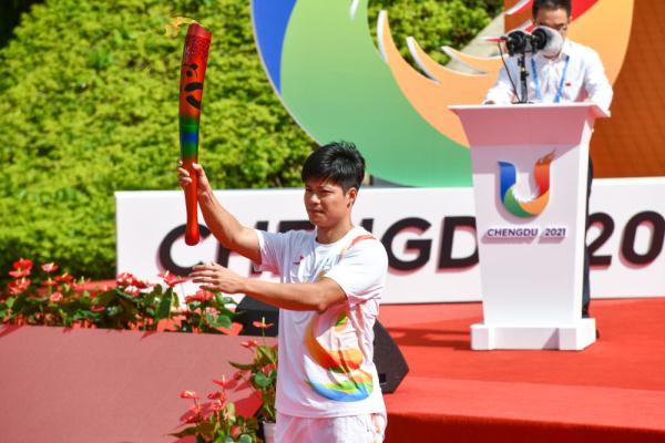 体育之火 青春之火 梦想之火——成都大运会火炬传递综述