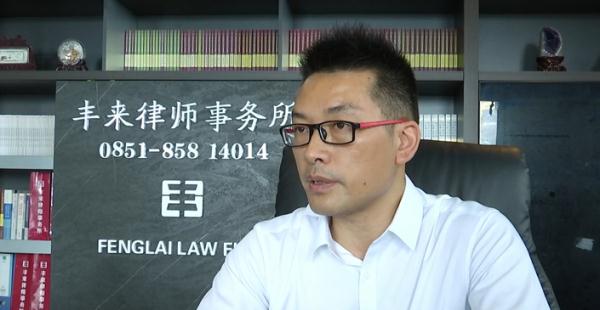 睡醒发现车被锁，开走竟要罚50元！ 当事人：这样停了好多年了