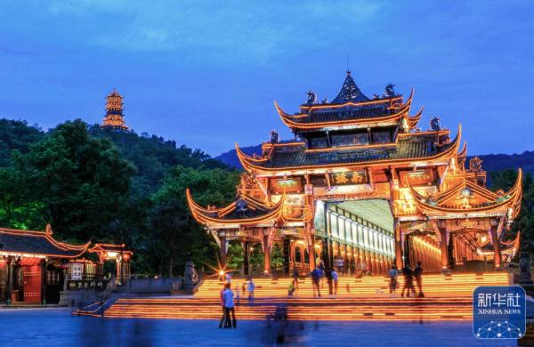 成都大运会 ｜ 越夜，越美，越成都！