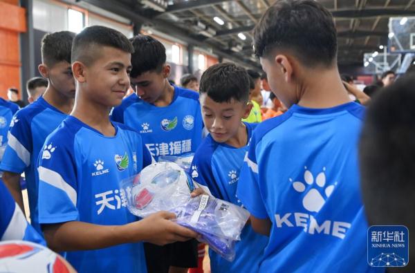 足球“小巴郎”进津交流 足球“小巴郎”进津交流