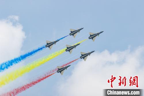 现场直击空军表演：八一飞行表演队换装歼-10C后国内首秀
