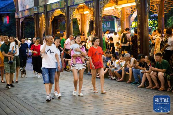 成都大运会 ｜ 越夜，越美，越成都！