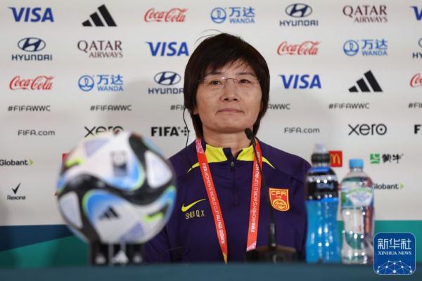 关键战即将打响 中国女足举行发布会并进行赛前训练