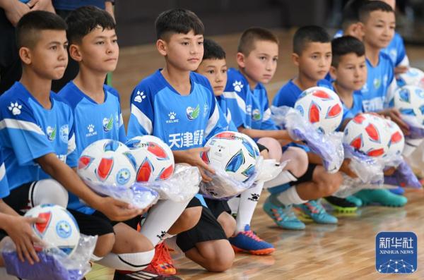足球“小巴郎”进津交流 足球“小巴郎”进津交流