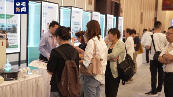 第六届进博会第二场展前供需对接会举办 40家企业签约参展第七届进博会