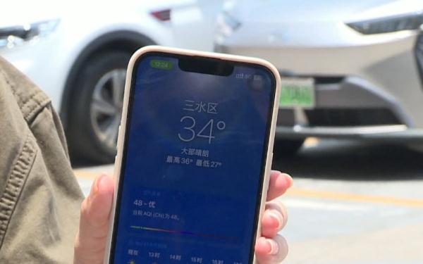 后窗玻璃突然破裂，只因车内放了这个小物品…