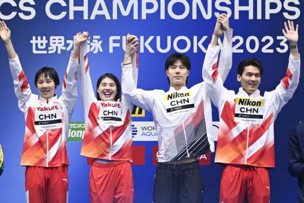 这就是中国自信！中国游泳“黄金一代”首次摘取世锦赛男女混合泳接力冠军