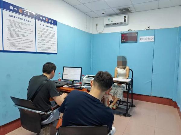 网恋“女友”消失不见?可能在和她的几十个新男友聊天,也可能被抓了…… 网恋“女友”消失不见?可能在和她的几十个新男友聊天,也可能被抓了……