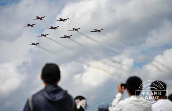 蓝天盛宴：运油-20、歼-20、歼-16首次同框