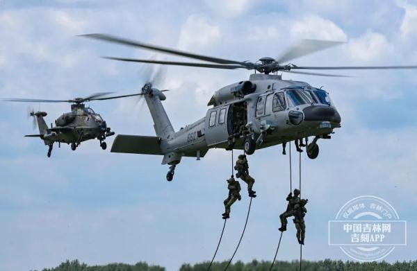 蓝天盛宴：运油-20、歼-20、歼-16首次同框