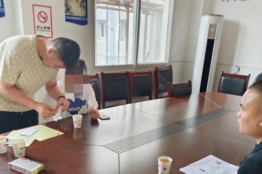 父女分离15年,民警助力团圆 父女分离15年,民警助力团圆