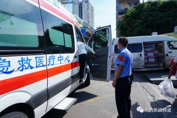 惊心动魄!100分钟,他们为“断掌”男孩打通救治绿色通道 惊心动魄!100分钟,他们为“断掌”男孩打通救治绿色通道
