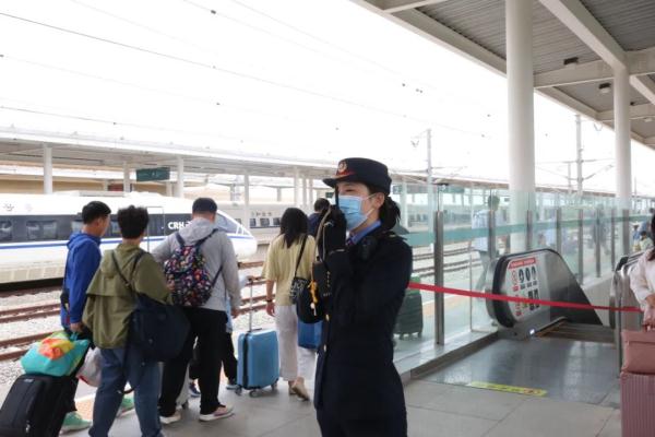 4小时可达！“嘉峪关号”动车已发车，中午吃烤肉晚上游黄河！