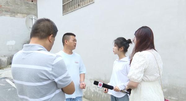 睡醒发现车被锁，开走竟要罚50元！ 当事人：这样停了好多年了