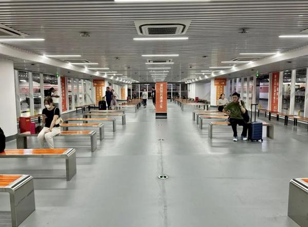 北京南站M层闷热难耐,官方:改善! 北京南站M层闷热难耐,官方:改善!