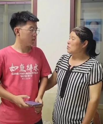 感动全网的环卫工儿子，被录取了！