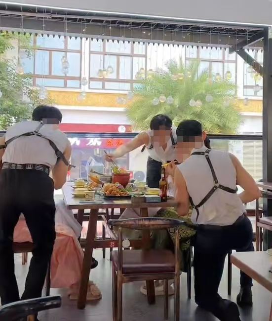 云南通报“猛男餐厅”不雅表演：停演！没收！罚款！吊销！