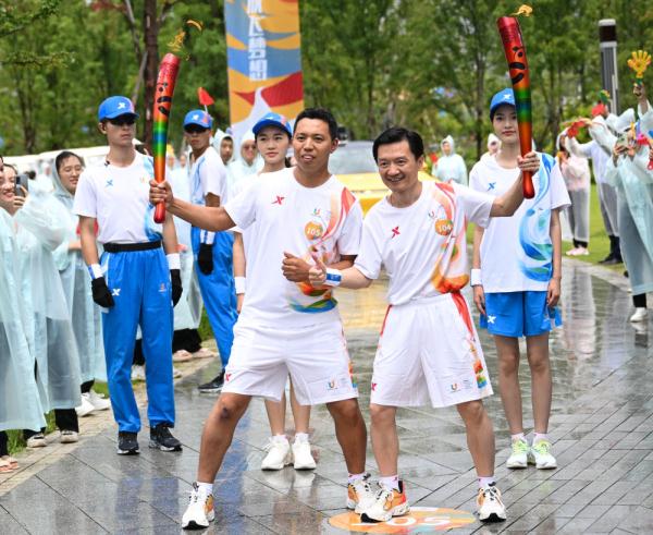 体育之火 青春之火 梦想之火——成都大运会火炬传递综述