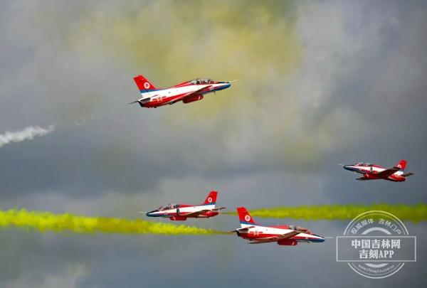 蓝天盛宴：运油-20、歼-20、歼-16首次同框