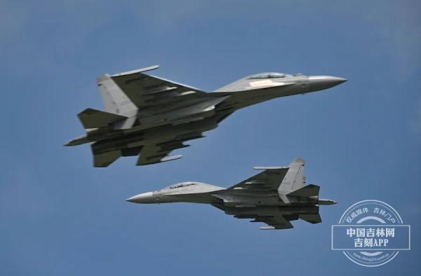 蓝天盛宴：运油-20、歼-20、歼-16首次同框