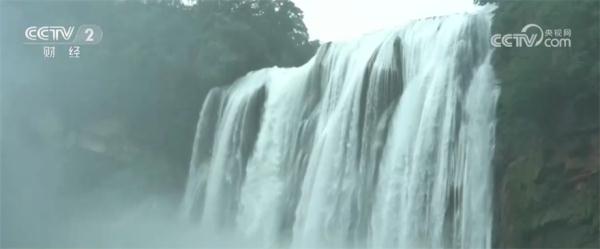 追极光、赏瀑布、夜访植物园 暑期旅游热度持续“升温” 追极光、赏瀑布、夜访植物园 暑期旅游热度持续“升温”