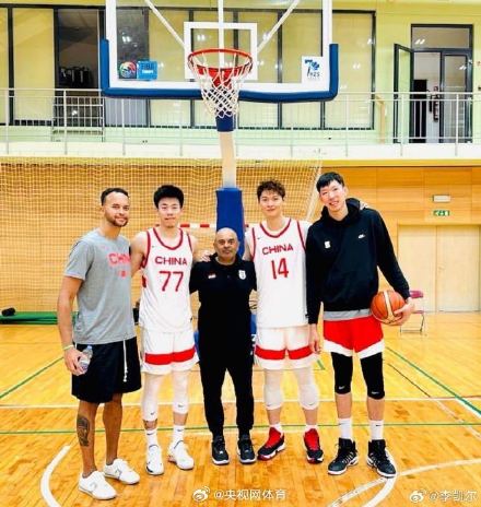李凯尔晒男篮集训照 感谢所有人