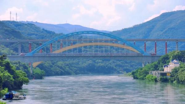 中老铁路实施新的列车运行图:坐动车去老挝更快了! 中老铁路实施新的列车运行图:坐动车去老挝更快了!