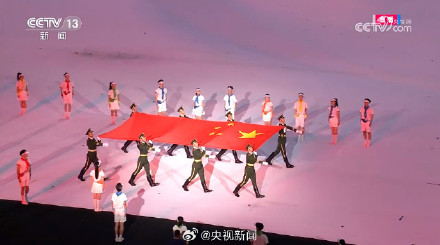 五星红旗入场为这一抹最美的中国红，传递！