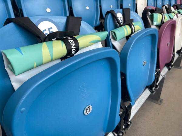 成都大运会为现场观众准备了蓉宝背包 网友：太想拥有了